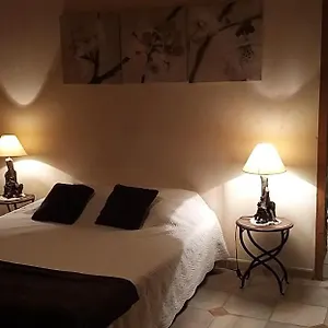  Bed & Breakfast Mas Du Puits